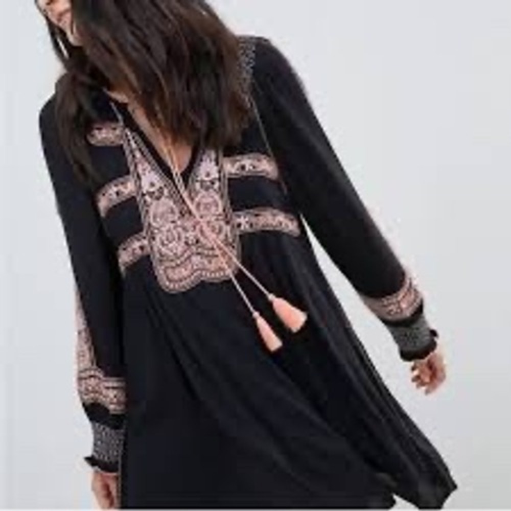 096. Free People Wind Willow Mini Dress Black Embroidered Boho Tunic Size M